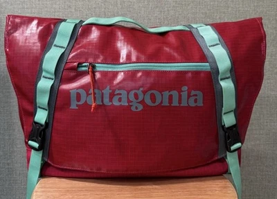 Patagonia Black Hole Mini Messenger 12L Bag STY49321FA17 - Image 1 of 4