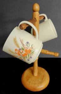 2 Vintage Kaffeetassen und Holz Vintage Tassenbaumhalter - Bild 1 von 14