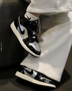 NEW Nike Air Jordan 1 Mid SE GS Sizes Black Metallic Gold FZ3938-001 - Picture 1 of 7