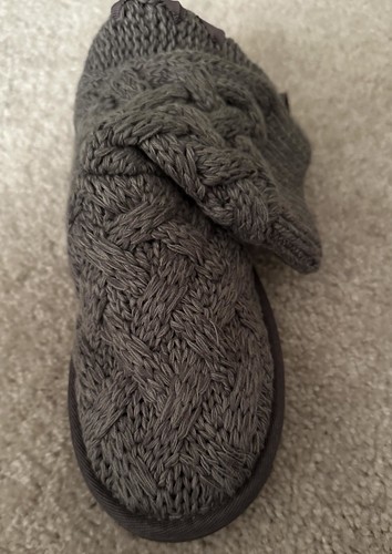 Scarpa sinistra UGG grigia Isla lavorata a maglia con cavo taglia 5 amputata solo ragazze bambini