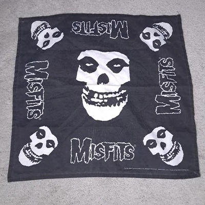 Pañuelo de colección 2004 Misfits Bandana 20x19 Danzig Crimson Ghost Skull Rock Foto 1 de 4