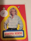 AUTOCOLLANT JOANNA KERNS 1988 Topps douleurs de croissance carte à collectionner #7 Joanna Kerns B136