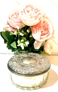 SILVER PLATED VINTAGE GLASS POWDER OR TRINKET JAR ORNATE EMBOSSED MIRRORED LID - Picture 1 of 8
