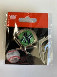 N.Y. YANKEES FIELD PIN NEW YORK VINTAGE STYLE MLB CHAMPIONSHIP CROSSED BAT - Picture 1 of 1