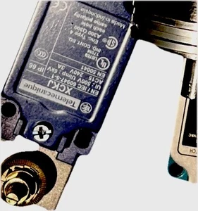 Telemecanique XCKJ...H29 Limit Switch ZCKJ1H29 IP66 AC15 240V 3 A - Picture 1 of 1