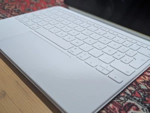 Magic Keyboard Folio für iPad (10. Generation) - Deutsch, Weiß - Bild 1 von 7