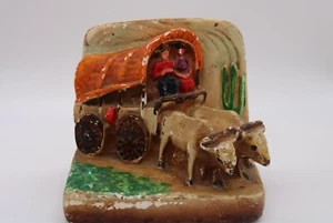 Vintage Kreidegeschirr handbemalt Buchstütze - Ochsen ziehen Planwagen 40er Jahre - Bild 1 von 9