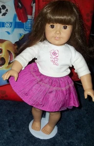 American Girl Puppe mit Original Outfit/zwei Frontzähnen. Brünette.18" gebraucht - Bild 1 von 5