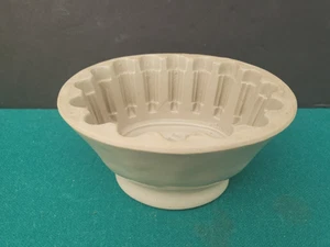 ATQ Victorian England Stoneware Pudding, Dessert Mold, Resting Lion Design- RARE - Picture 1 of 10