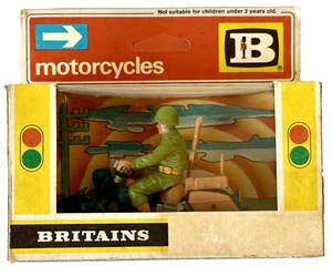 BRITAINS Motorcycles #9682 US dispatch RIDER vintage 1974 England 1:32 Harley - Picture 1 of 7
