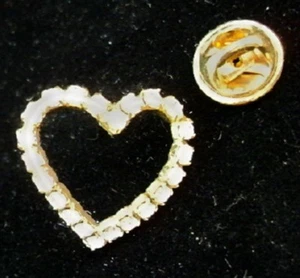 Abrigo de Colección CRISTAL BLANCO Piedras en Forma de Corazón Sombrero Solapa Pin D12 - Imagen 1 de 2