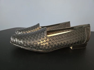 Mocasines planos Trotters para mujer talla 9,5 estrecho negro/azul marino oscuro hechos en Brasil usados en excelente estado Foto 1 de 4