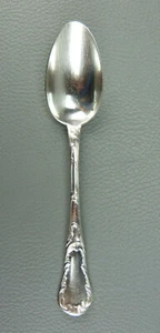 Cuillère à café en métal argenté CHRISTOFLE FRANCE, modèle Rocaille. - Bild 1 von 2