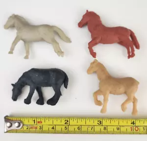 Vintage 4 cavalli in gomma morbidi flessibili in miniatura piccoli piccoli - Foto 1 di 2