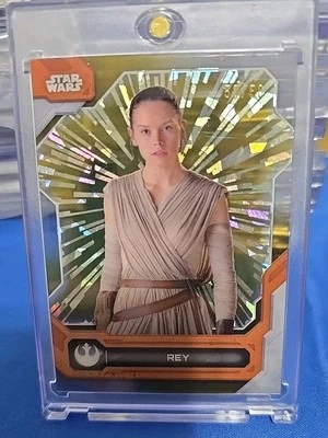 2024 TOPPS STAR WARS HIGH TEK REY - GOLD REFRACTOR /50 - Image 1 of 4