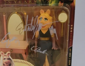 Palisades The Muppet Show Series 1 Miss Piggy Signed by artists and CEO *READ* - Picture 1 of 9