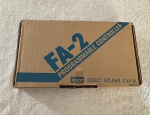 IDEC IZUMI CORP FA-2 PF2-N32S PROGRAMMIERBARE STEUERUNG, 32DC 24V N/S, NEU IM KARTON - Bild 1 von 9