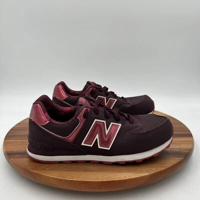 Talla 5 Y New Balance 574 V1 Juvenil/GS KL574F2G Borgoña Estilo de Vida Tenis Zapatos Foto 1 de 4