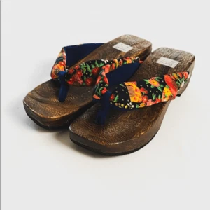 NWT Traditional Japanese Kimono Wood Sandals Flip Flop - Picture 1 of 6