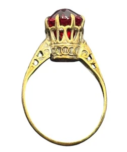 Anello vittoriano antico tono oro ornato misura 6,75 pietra rossa vintage - Foto 1 di 15