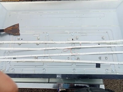 4 Barre Led Rimosse Da tv LG-49UJ620V Con Schermo Rotta E Nuova Da Negozio - Immagine 1 di 3