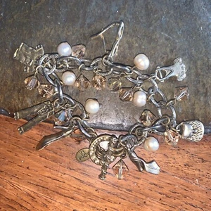 Dona S.F. Goldtone Charm Bracelet - Vintage 7 in 26 Charms 1960s RARE! - Picture 1 of 2