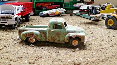 1950 Studebaker Pickup Truck  Weathered Custom Barn Find Abandon Junkyard 1/64 - Image 1 of 4