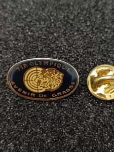 Pin's Pins Pin Enamel 63 Stand De TIR OLYMPIQUE "AVENIR DE GRASSE"  - Imagen 1 de 3