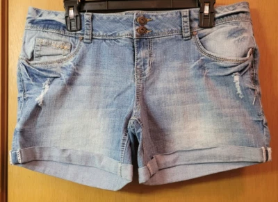 Womens/Juniors Red Camel Denim Shorts Size 15 - Image 1 of 4