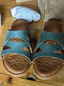 Børn Ladies 7M Tepati Blue Denim Leather Slides Slip-on Sandals New In Box - Picture 1 of 5