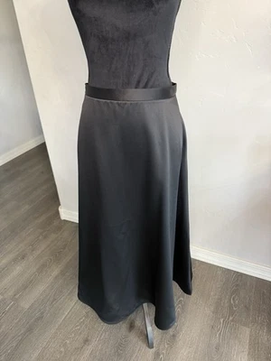 Saia feminina vintage elegante acabamento acetinado preto Aline. Tamanho 14 - Imagem 1 de 4