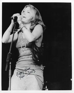 WIRKLICH ATEMBERAUBEND 10" x 8" HANDSIGNIERT S/W PROMO (COA) CERYS MATTHEWS "CATATONIA" - Bild 1 von 1