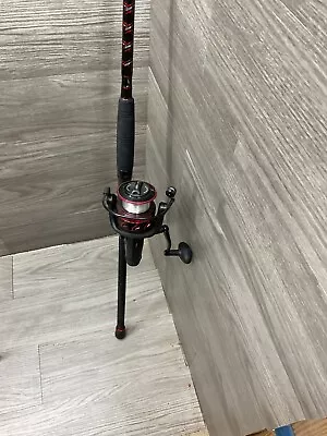 Combo de varilla/carrete Penn 9’ mediano pesado de 2 piezas (Penn Fierce III 6000 LL) Foto 1 de 4