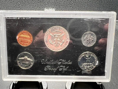 1970 USA 5 COIN UNITED STATES MINT PROOF COIN SET - Image 1 of 4