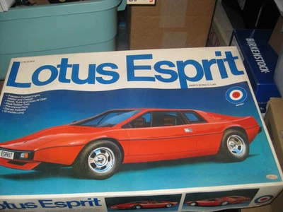 Coche estilo James Bond Lotus Esprit como nuevo en caja a escala 1:16 de Entex #9133 Foto 1 de 2