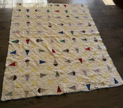 20 世纪 30 年代古董手工拼接冰淇淋锥形切割机被子 — 第 1/4 张图片