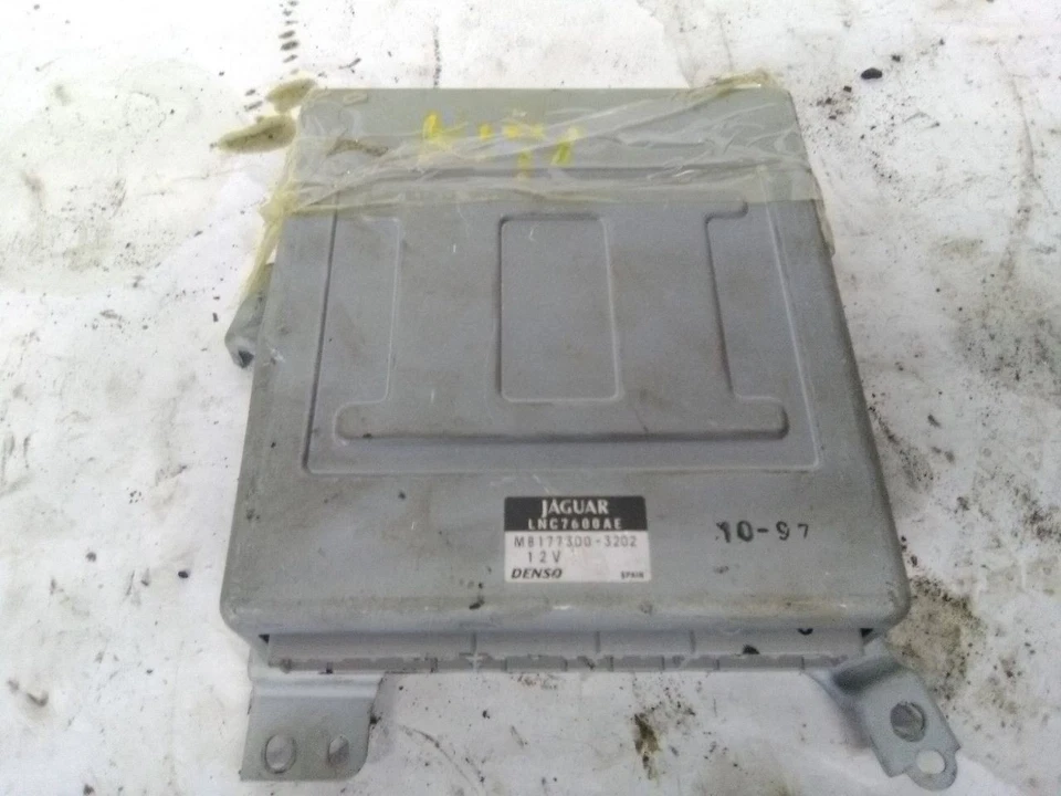 98-03 Jaguar XJ8 Chasis ECM Módulo de Temperatura AC Evaporador Montado  Foto 1 de 3