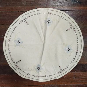 Hand embroidered and cross-stitch tablecloth 21" x 19.5" - Picture 1 of 4