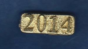 Prendedor Chaqueta Letterman Clase Reconocimiento Senior de 2014 tono dorado - Imagen 1 de 1