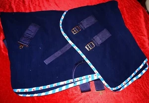 SWEAT BLANKET BLUE BLUE FRIESIAN STYLE FLEECE BLANKET SIZE:145 EQUESTRIAN DRESSAGE - Picture 1 of 2