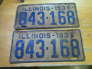 SOLID PAIR VTG 1935 ILLINOIS LICENSE PLATES CAR GARAGE BAR MANCAVE RACING DECOR - Picture 1 of 7