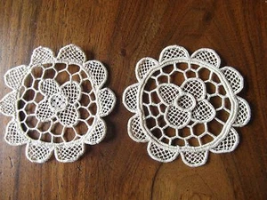 UN ANCIEN NAPPERON coton beige dentelle de venise 10 cm #OLD mat - Picture 1 of 2