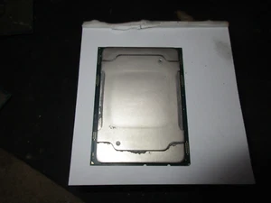Procesador Intel Xeon Silver 4210 2,2 GHz 10 núcleos 13,75 MB 85 W 2ª generación SRFBL - Imagen 1 de 3