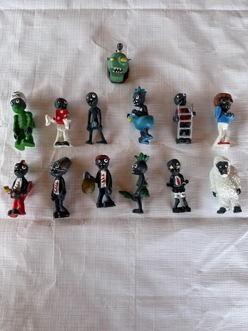 Plants vs Zombies PVC Action Figures Lot Of 13 Cover