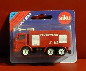 SIKU 1034 MERCEDES-BENZ Feuerwehr FIRE Engine Truck w/ 360* WATER CANNON - Picture 1 of 2