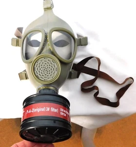 CZECH CM-4 GAS MASK USED IN HORROR & SCIENCE FICTION FILMS! - Picture 1 of 5