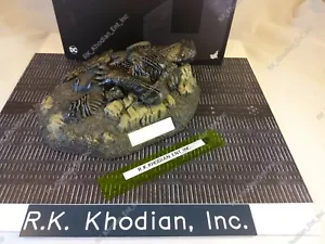 Hot Toys MMS456 DC Justice League Batman 1/6 action figure's base stand diorama - Picture 1 of 7