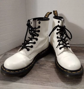Doc Dr Martens Air Wair 11821 White Boots 8 Eyelet US Women’s Sz 5 - Picture 1 of 12