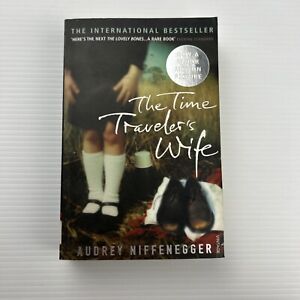 The Time Traveler's Wife by Audrey Niffenegger 2005 Paperback Book Romance