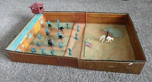 Vintage 1967 Marx Carry-All Action Fort Apache Playset Tin Litho Case Figures US - Picture 1 of 23